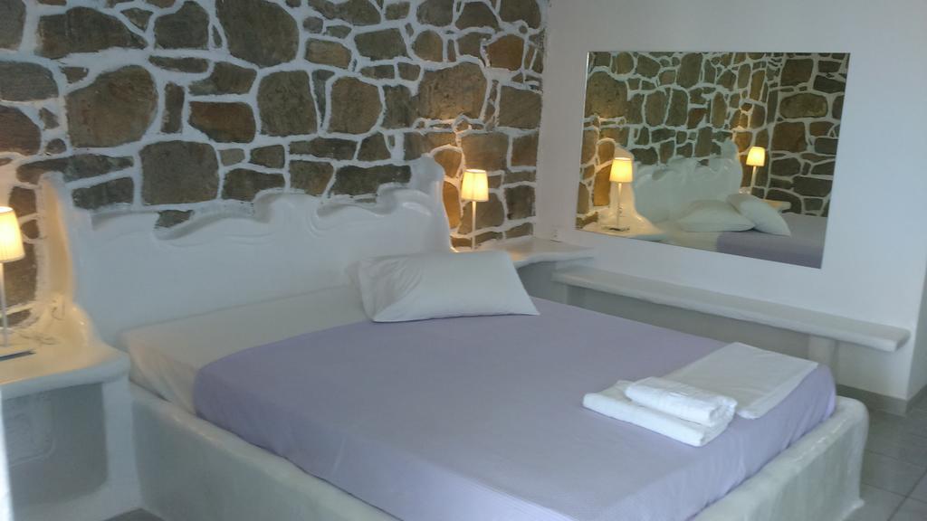 Hotel Adamas Extérieur photo