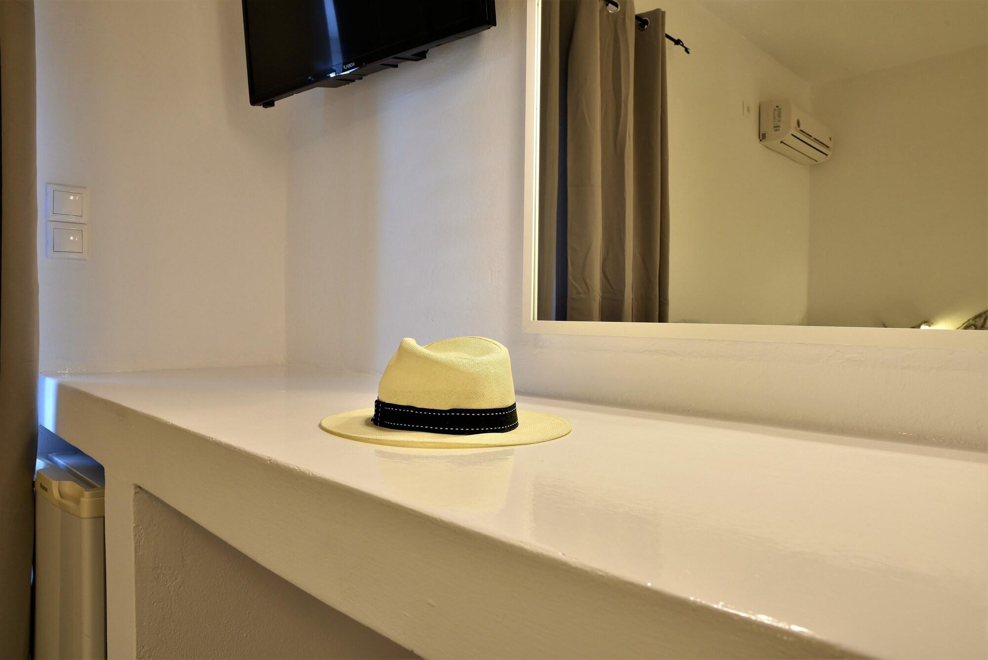 Hotel Adamas Extérieur photo