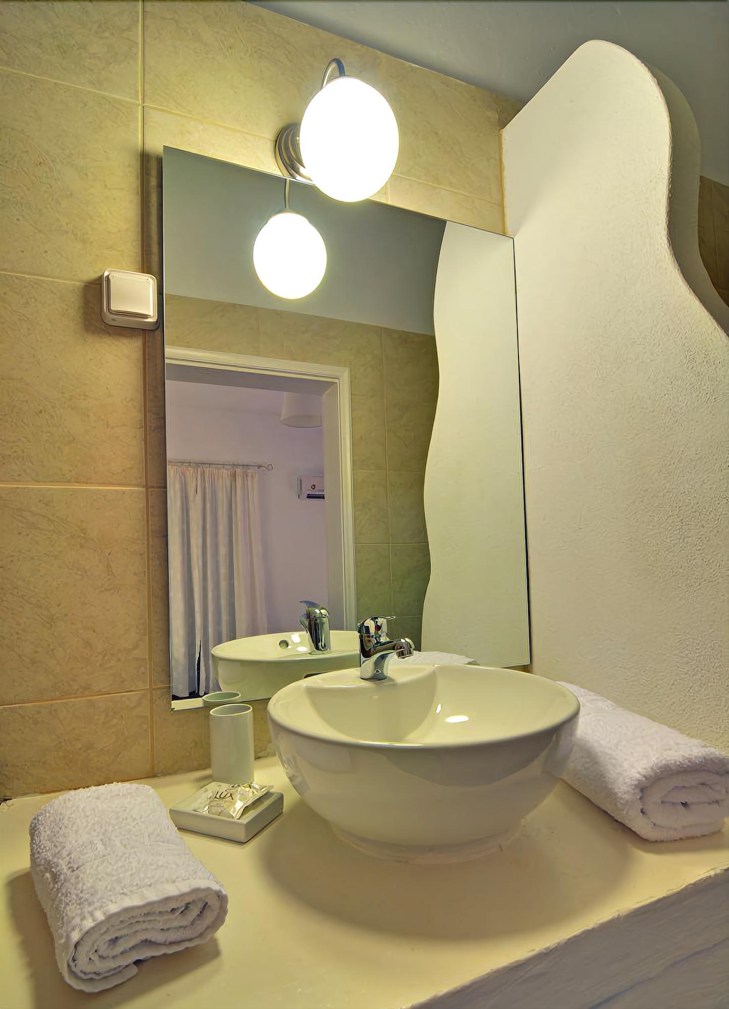 Hotel Adamas Extérieur photo