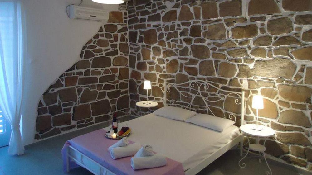 Hotel Adamas Extérieur photo